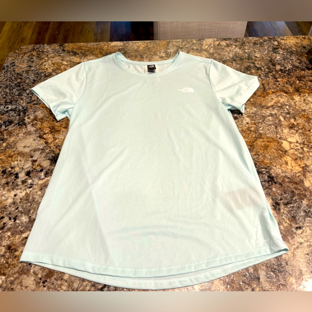 Women’s The North Face shirt